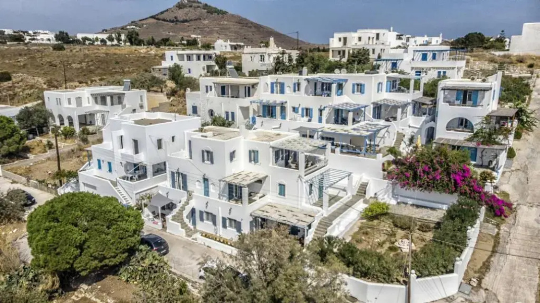 Cleopatra Seaside Homes Paros