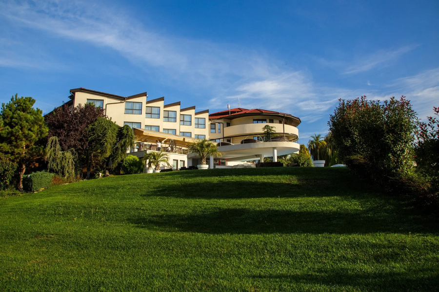 New Egreta Resort