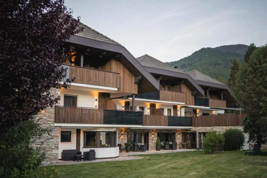 Aparthotel Familiaris - Family Apartments - Pools & Spa in the Dolomites