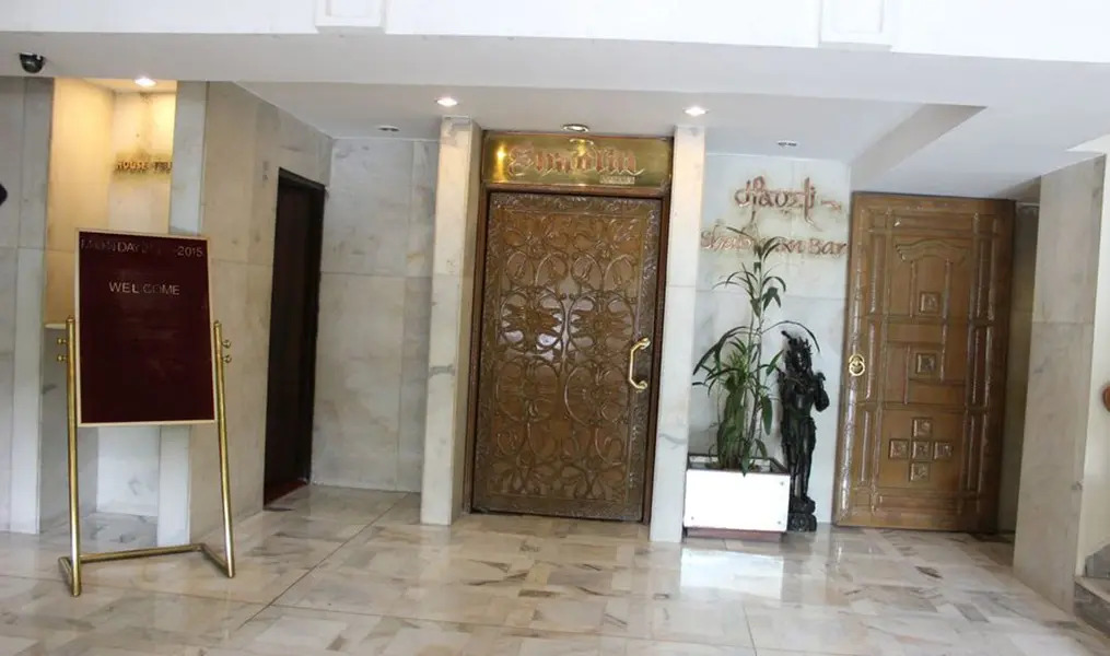 OYO Premium Sector 26 Madhya Marg