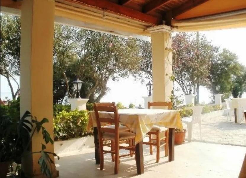 Akrogiali Rooms