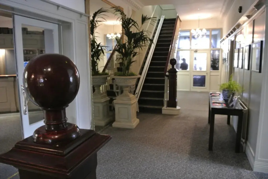 Causeway Hotel