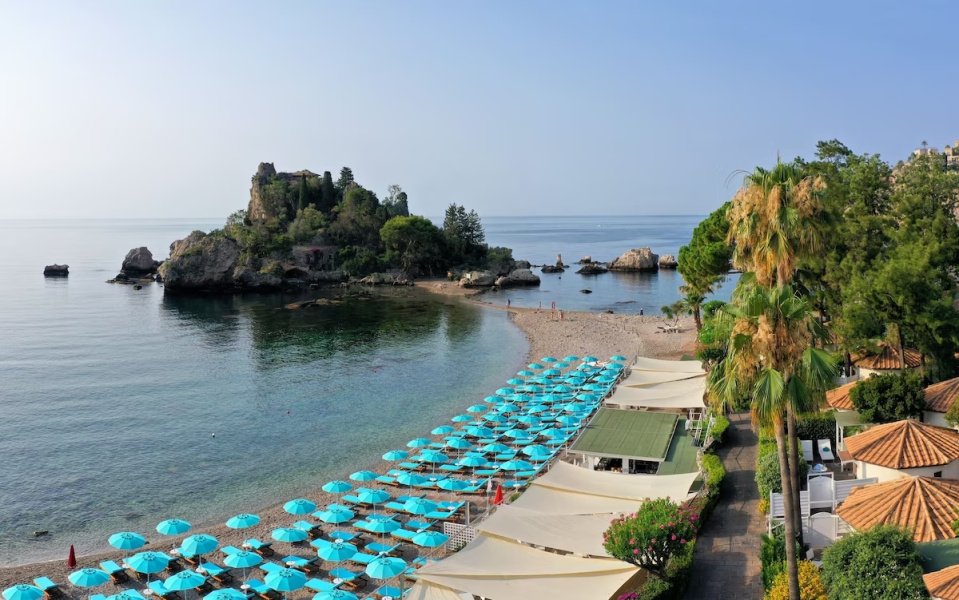 Курортный отель La Plage Resort