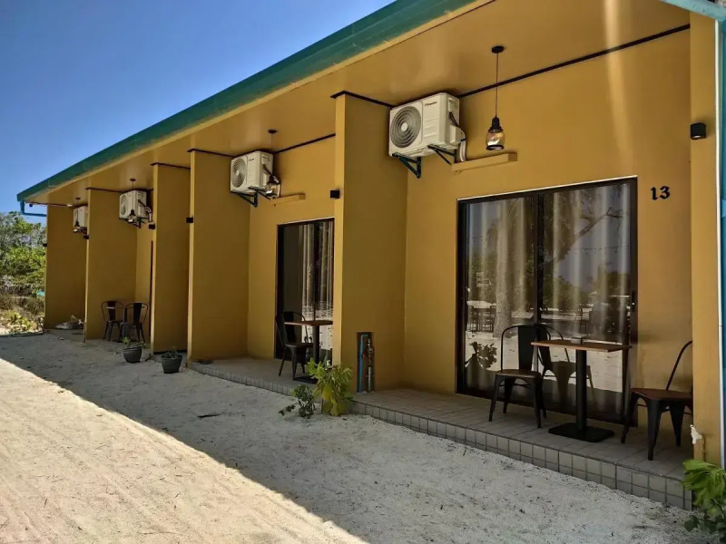 Отель Crown Beach Villas