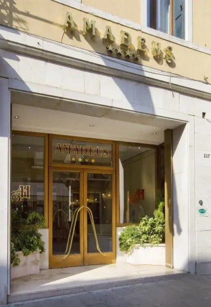 Amadeus Hotel
