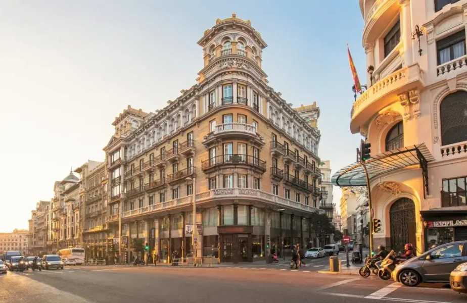 Отель Iberostar Las Letras Gran Via