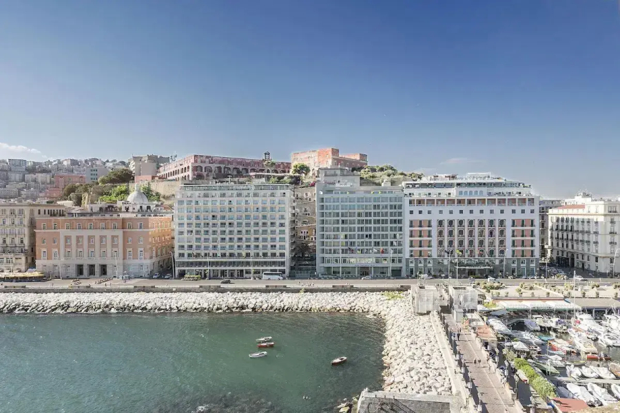 Отель Royal Continental Hotel Naples
