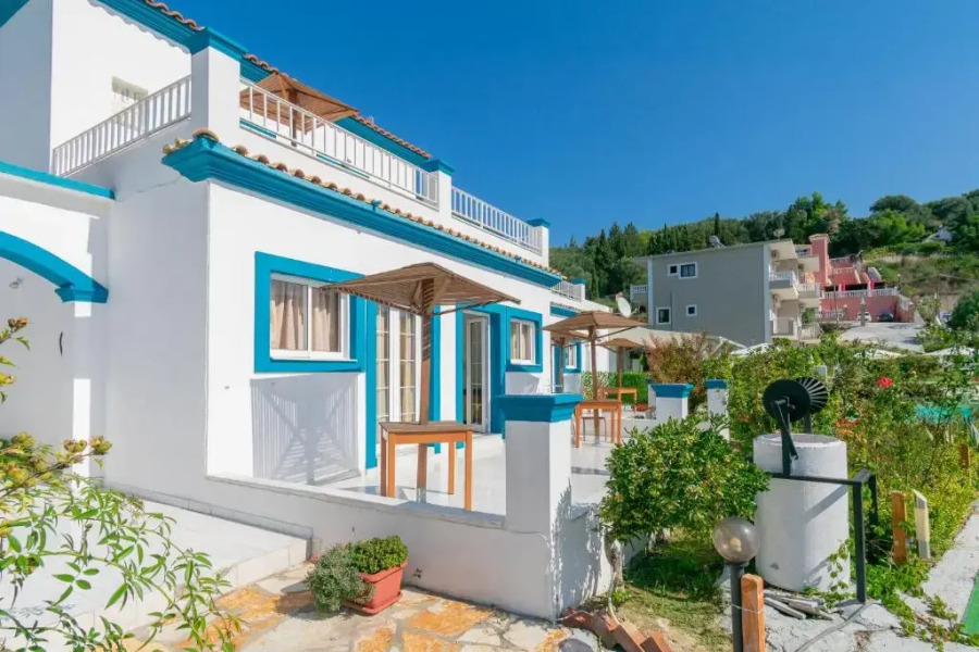 Akis Villa Studios & Apartments with Pool