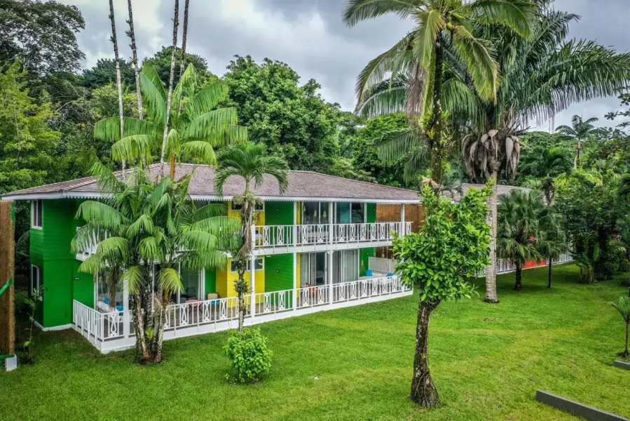 Tortuga Lodge
