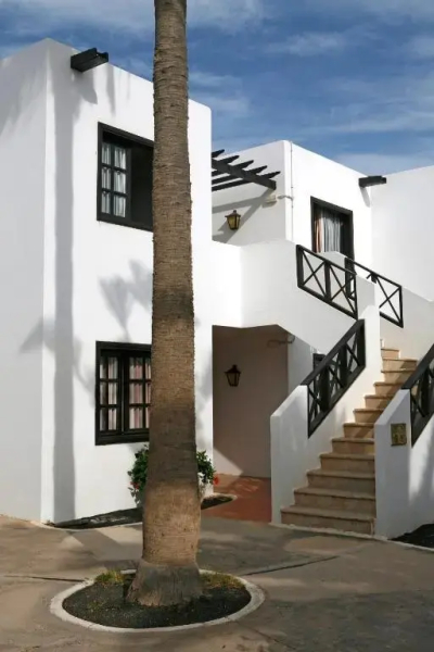 H10 White Suites