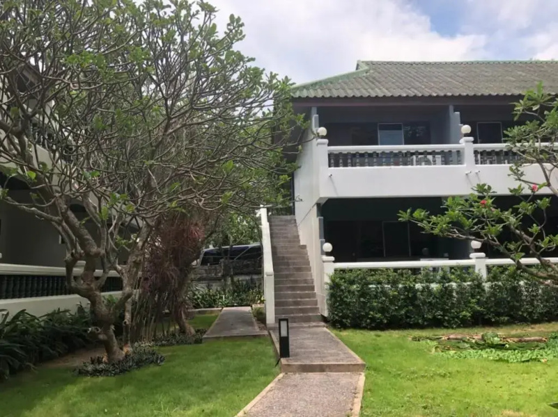 Let's Hyde Pattaya Resort & Villas