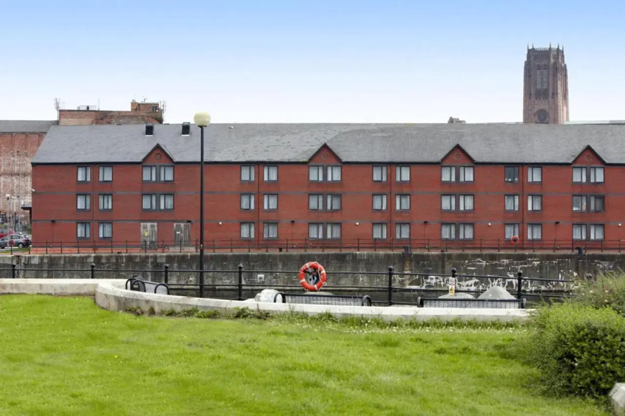 Отель Travelodge Liverpool Central Queens Dock and Arena