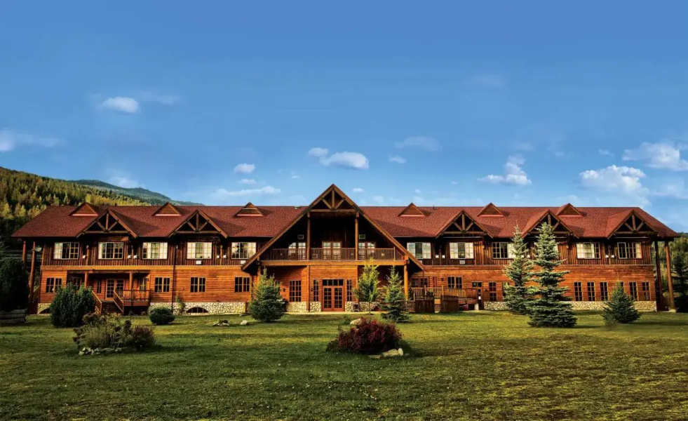 Glacier House Resort
