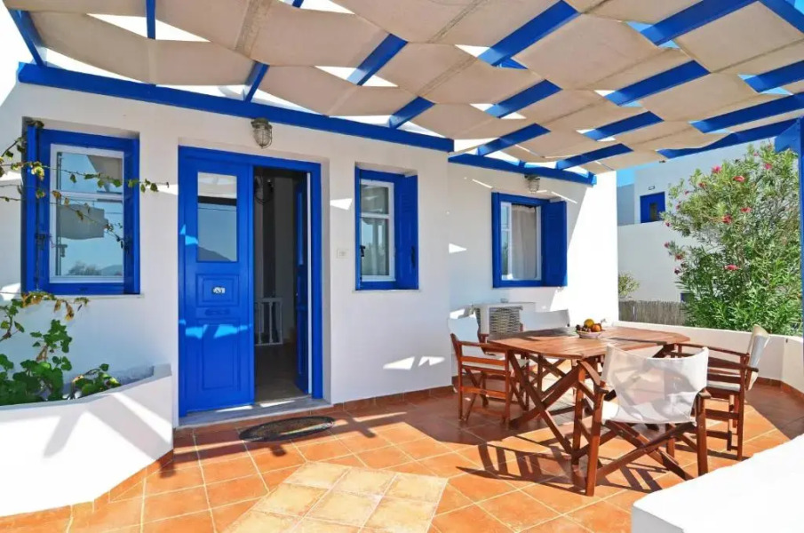 Nikos Sea view apts Milos