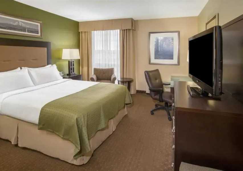 Holiday Inn Airport - Portland by IHG