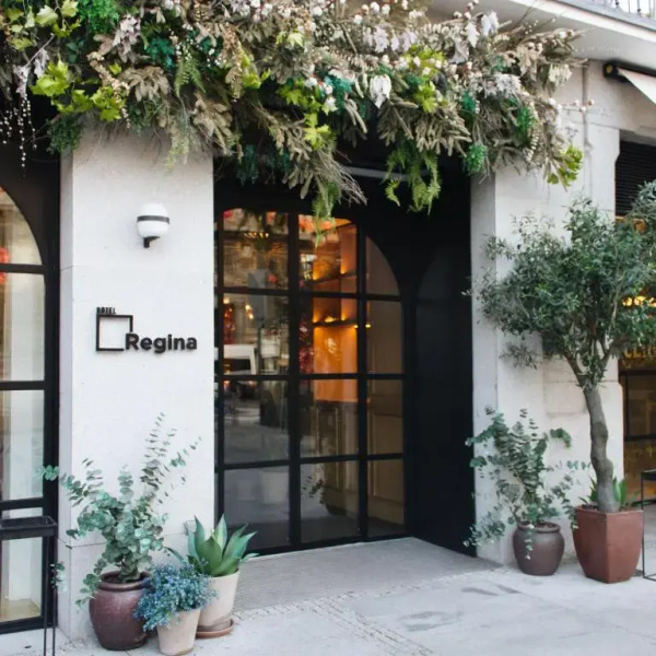 Отель The Hotel Regina